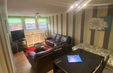 "Snooze Central" - City Centre Apartments above Victoria Centre Shopping Centre with full Kitchen in Milton Street - up to 4 Beds - most Central Location next to the Hilton Hotel - Outdoor Parking for Cars or Vans five pounds a day - Sunday 1pm Check-Out - Photo 41