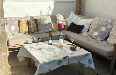 Large family home, sea view, hot tub, beach 5 min walk, dog friendly - Photo 4
