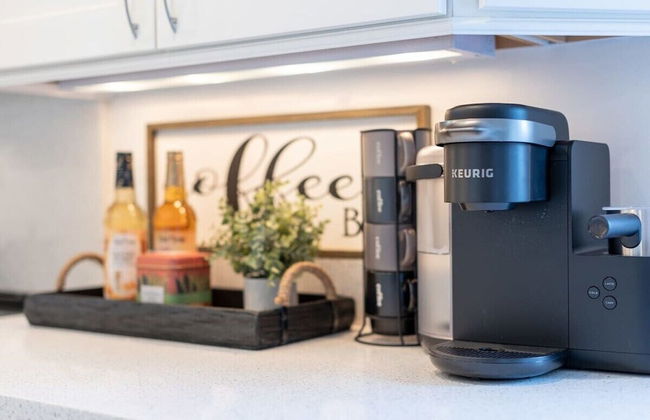 New Waterfront Oasis, Minutes to Beach, Eats, Shops - Foto 14