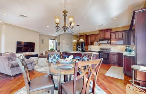 Gloucester Harbor Hideaway - Photo 2