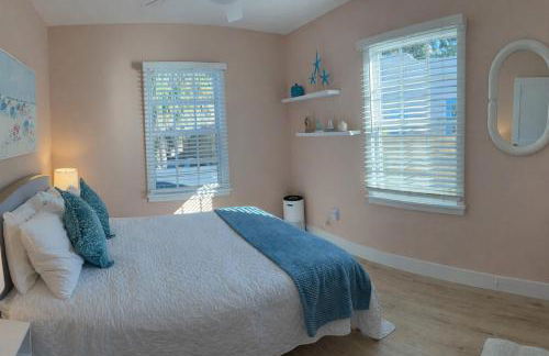 The Peacock Bungalow- Heated Pool & Jacuzzi- 5 min to beach! - Foto 17