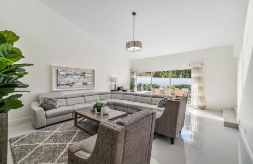 Beach Lux - Heated Pool with Infinity Spa, Cabana, BBQ, Golden Tee - Walk to Beach - by Maven Vacation Rentals - Foto 11