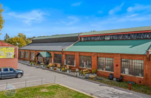 Almost Heaven - Grill, 2 King Beds, Wifi, Deck, Pool Access, Hiking, Wood Stove, Family Friendly - Foto 63