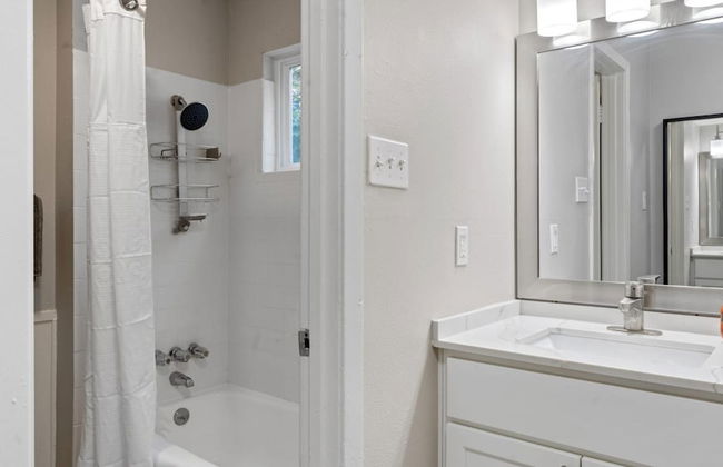 Quaint Studio Close to Downtown and Domain - Foto 6