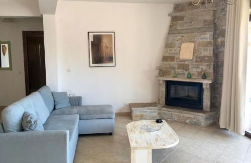 Venetia's Stone House - Photo 6