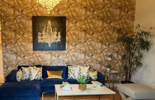 4bdrm Waterfront salt water Pool home with Outdoor theater Game Rm Make up vanities in every room Perfect for Game days and concerts trips to Miami Hard rock stadium and hotel 15 mins away - Foto 5