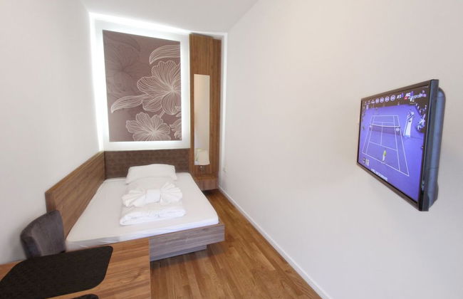 Christiano Apartments - Photo 13