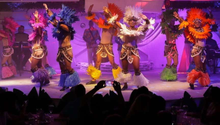 Cena con espectáculo folclórico en Rafain Churrascaria