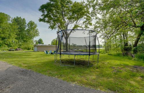 Lakefront Home in Hartford Hot Tub, Kayaks and Dock - Foto 28