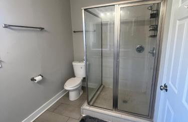 Enjoy Peace of Mind with a Modern Touch of Class - Foto 15