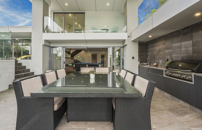 Essence House - 4 Bedroom Holiday Home - Photo 15