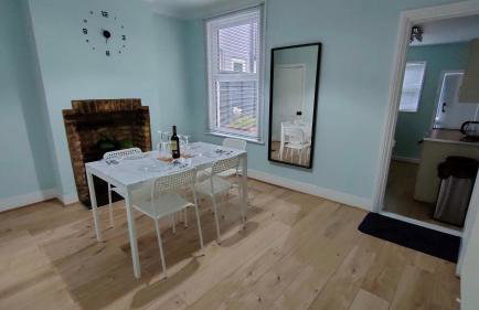 Comfortable Home Away From Home - Photo 20