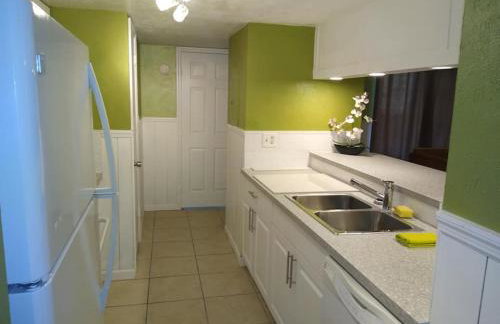 Affordable Two Bedroom Tropical Condo - Private Beach, Pools, Hot Tub - Foto 25