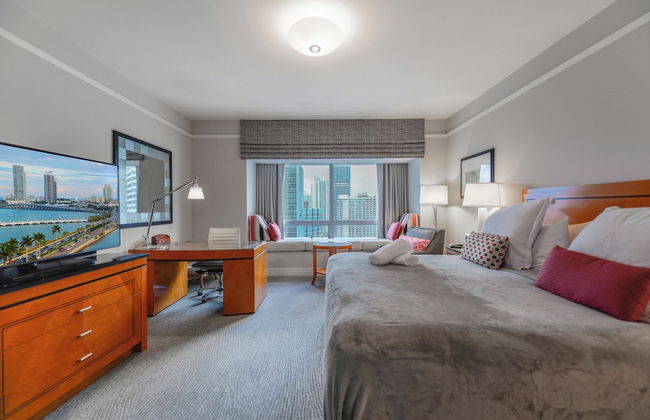 Luxury Condos at Four Seasons - Foto 7