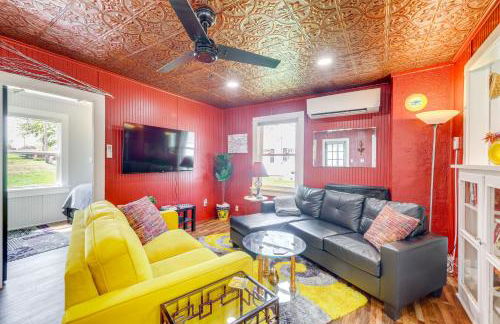 Homey Cottage with Sunroom and Smart TV! - Foto 1