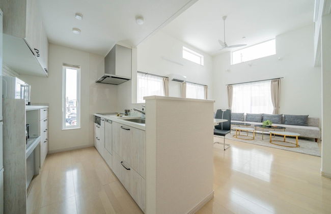 THE LUNA LOUNGE - Photo 53