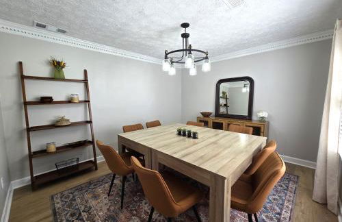 Cozy 5BR Family Retreat Firepit Games Patio - Foto 4