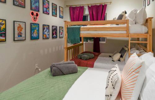 Spacious Disneyland Getaway I Game Room, King Suites & EV Access I Sleeps 14 - Foto 20