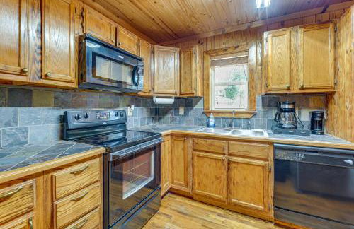 6 Mi to Main St Poplarville Cabin with Pasture View - Foto 5