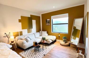 Super stylish 4 BR Home Steps from the Fun - Foto 16