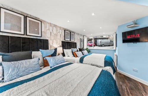 Elegant Retreat in Cheltenham - Garden & Parking Included - Foto 25