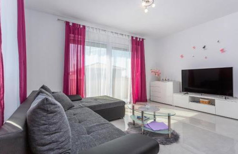 Stunning Apartment In Mladenici - Photo 3