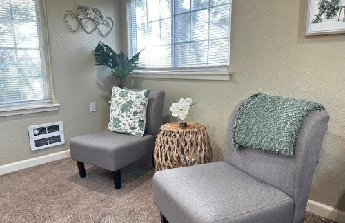 Near Downtown- Kitchen-washerdryer-parking - Foto 25