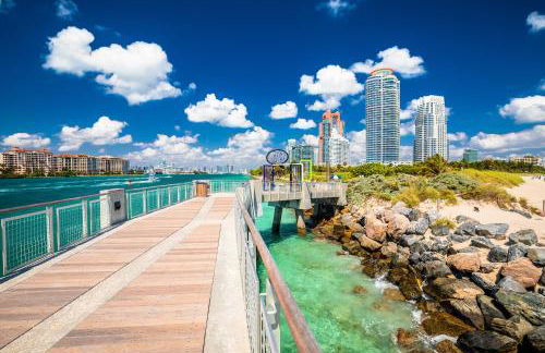 Beachfront Bentley Hotel One Bedroom Suite with Balcony and Beach access - Foto 28