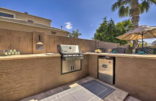 Family Gem in Phoenix with Saltwater Pool and Theater - Foto 45