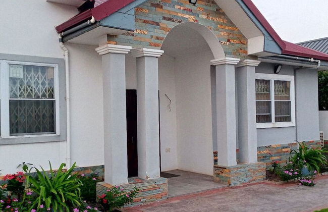 4 Bedrooms Family House Sakumono - Photo 24