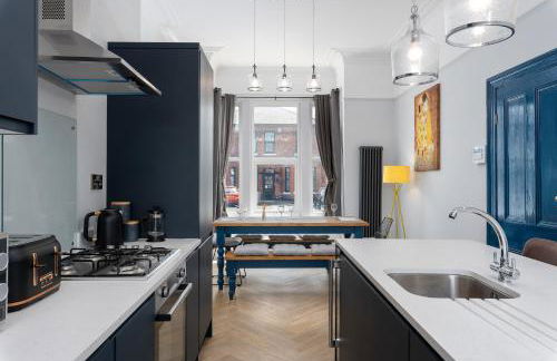 Bifolds, enclosed garden. Southport character home - Foto 1