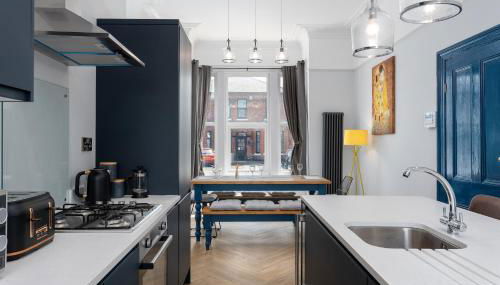 Bifolds, enclosed garden. Southport character home - Foto 1