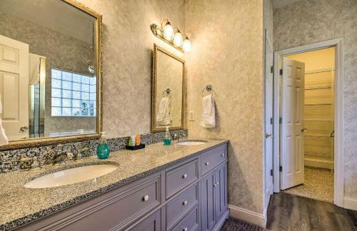 Luxe Lake House with Pool and Dock on Deep Water Cove! - Foto 15