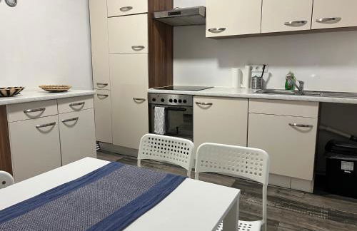 Monteur & Ferienwohnung mit Balkon, 3 Schlafzimmer & Platz für 6 Personen - Photo 13