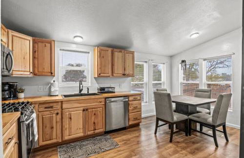 Upscale Retreat near vibrant downtown - Foto 26