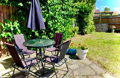 Thames Family Retreat, 2 bed house, Sleeps 6, with Parking and Garden - Foto 25