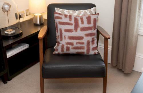 Stunning 1 BR Surbiton with views, near station - Pass the Keys - Foto 32