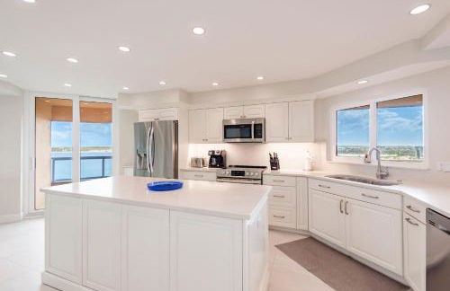 Steps to Beach & Pool - Resort Amenities Galore! - Foto 6