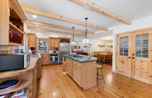 Fox Crossing at Tahoe Donner by Tahoe Getaways - 3BR Vacation Rental w Forested Views & HOA Amenities! - Foto 15