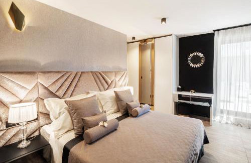Posh Residence Luxury Suites - Photo 17