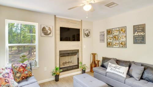 Hemphill Vacation Rental with Pool, Walk to Lake! - Photo 5