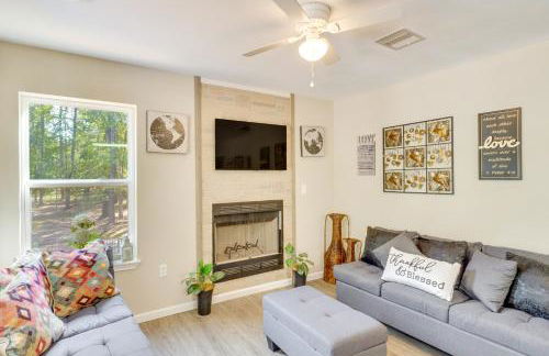 Hemphill Vacation Rental with Pool, Walk to Lake! - Foto 5