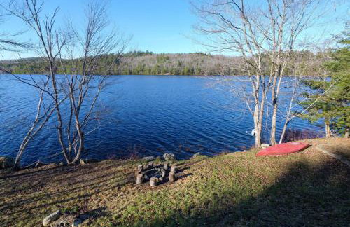 Lake Front-Maine Themed-Soaking Tub-Fire Pit-Kayak - Foto 63