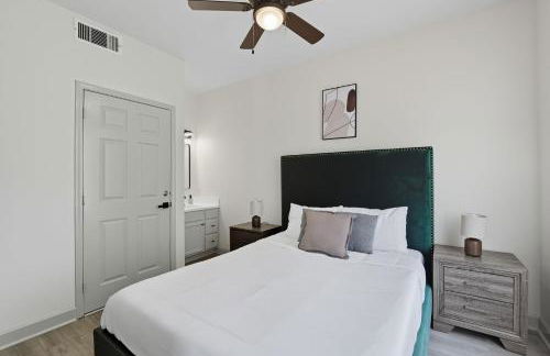 Contemporary 2BR2BA with Great Amenities - Foto 6