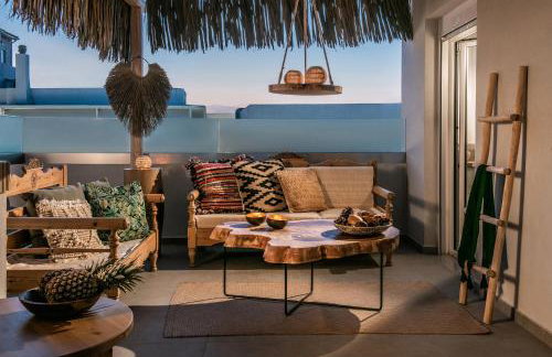 Khroma Luxury Suite 2 Beach front apartment - Photo 11