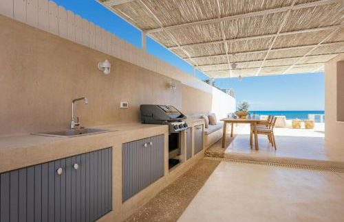 Salty Angel Sea Front Villa - Photo 22