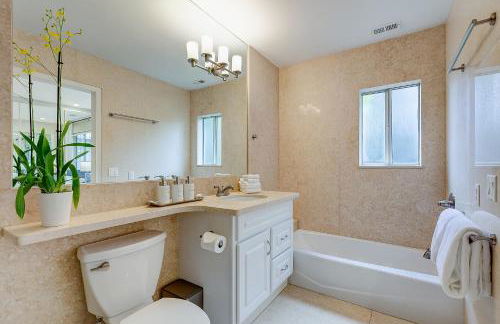 Santana Row Garden Retreat Private Executive Residence with Koi Pond and Waterfall Walk to Santana Row Valley Fair Dining and Shopping Private Entrance - Photo 31