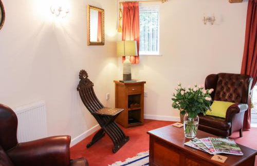 Cream Door Cottage - Photo 6