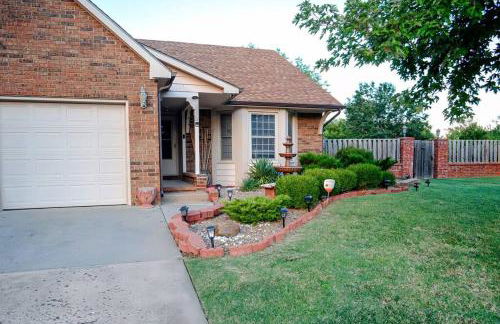 The Home Base McConnell AFB, Hot tub 3 bed 2 bath - Foto 2