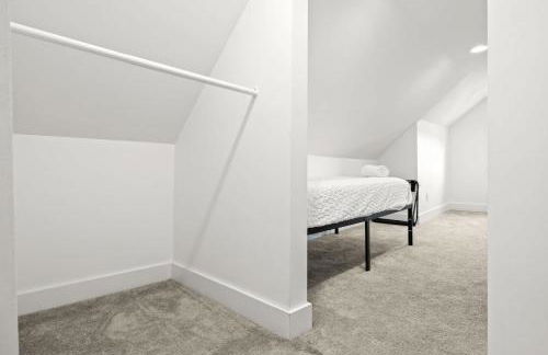 Charming 2nd-Floor Flat 3BR 2BA Free Parking - Foto 40